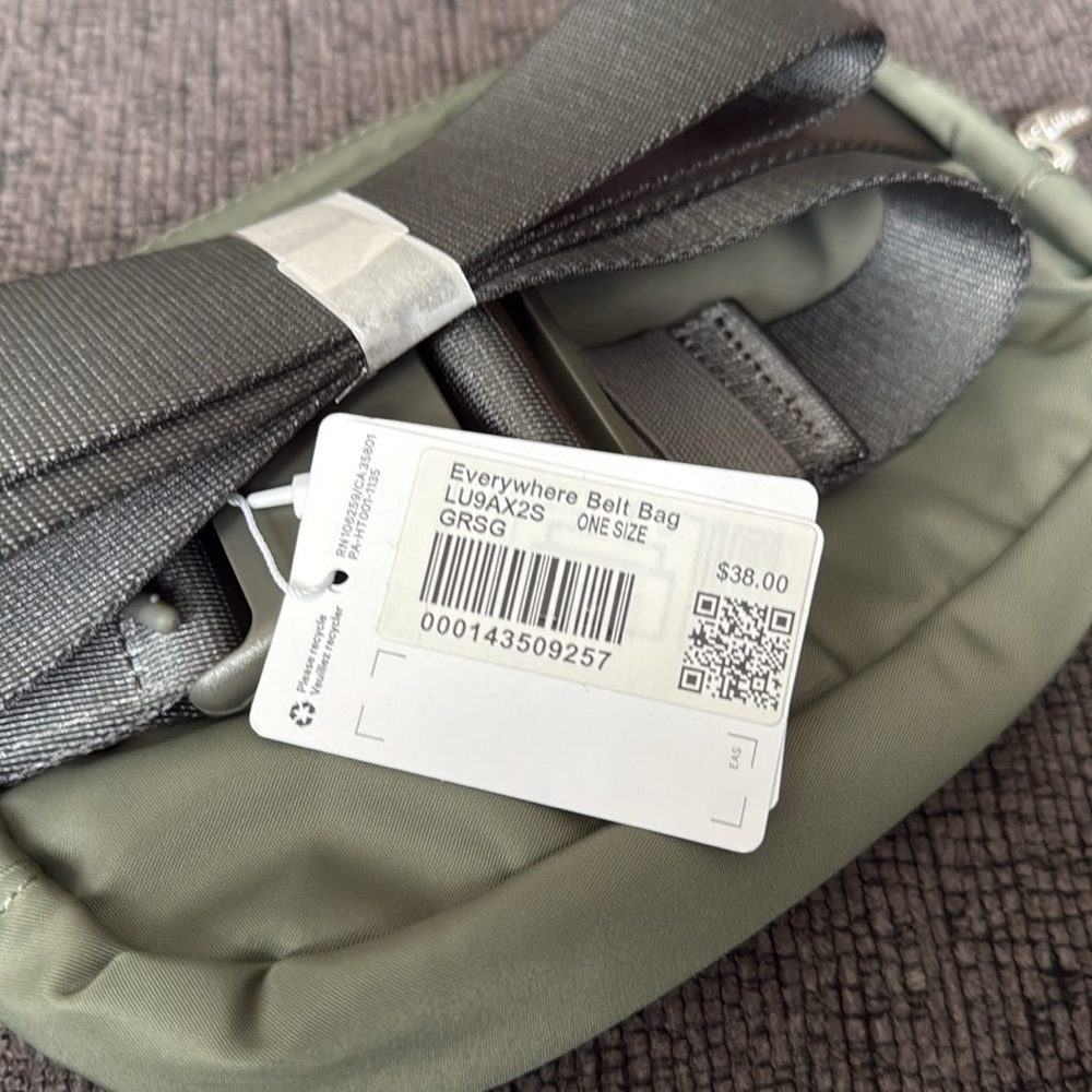 NWT: Lululemon Belt bag - Picture 3 of 4